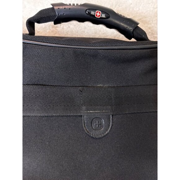 Swissgear Black Laptop Messenger Bag With Adjustable Strap & Multiple Pockets - Picture 8 of 9